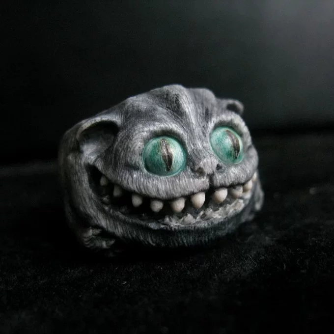 翻箱猫 ® Croissant Ring Black Cat Blue Eyes Natural Pigment Coloring Hand Carved Magic Cat Like Finger M301