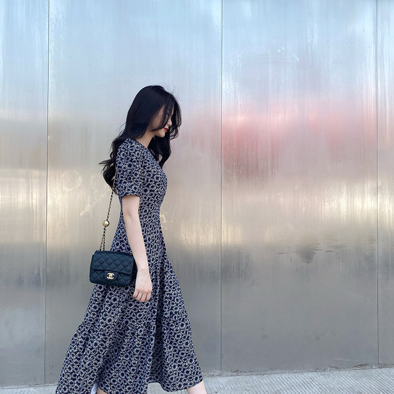 Dresses 2020 New summer crumbles foreign clothes Waist Display Slim temperament Feminists Bubble Sleeves Expats High dress