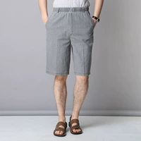 Темно -серой