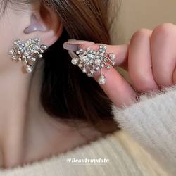 다이아몬드 하트 모양의 진주 귀걸이가 박힌 패션 틈새 은침 귀걸이 한국의 가벼운 고급 기질 귀걸이 매일 다재다능한 새 귀걸이