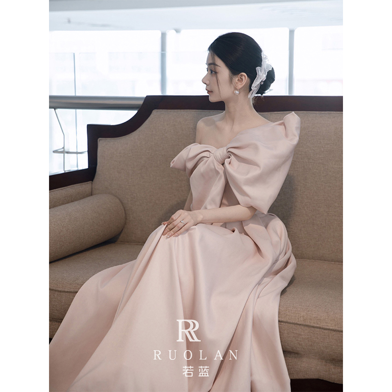 Fuchsia advanced evening dress, 2023 collection, high-end Fuchsia advanced evening dress, 2023 collection, high-end