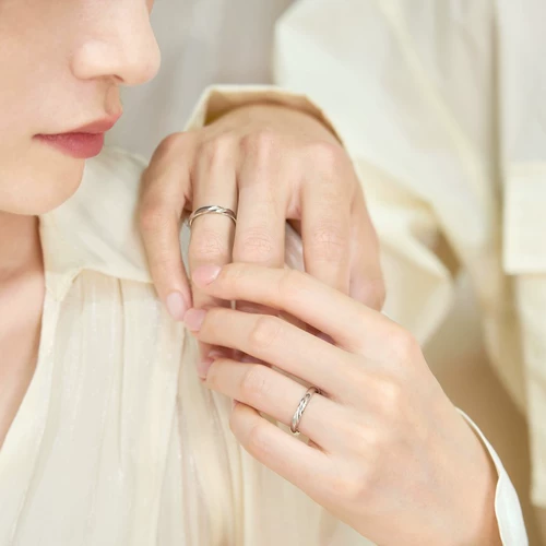 周生生 Ювелирные изделия PROMESSA Xingyu Series Pt950 Платиновое мужское кольцо 95069R