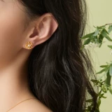 周生生 Золотые серьги из жемчуга