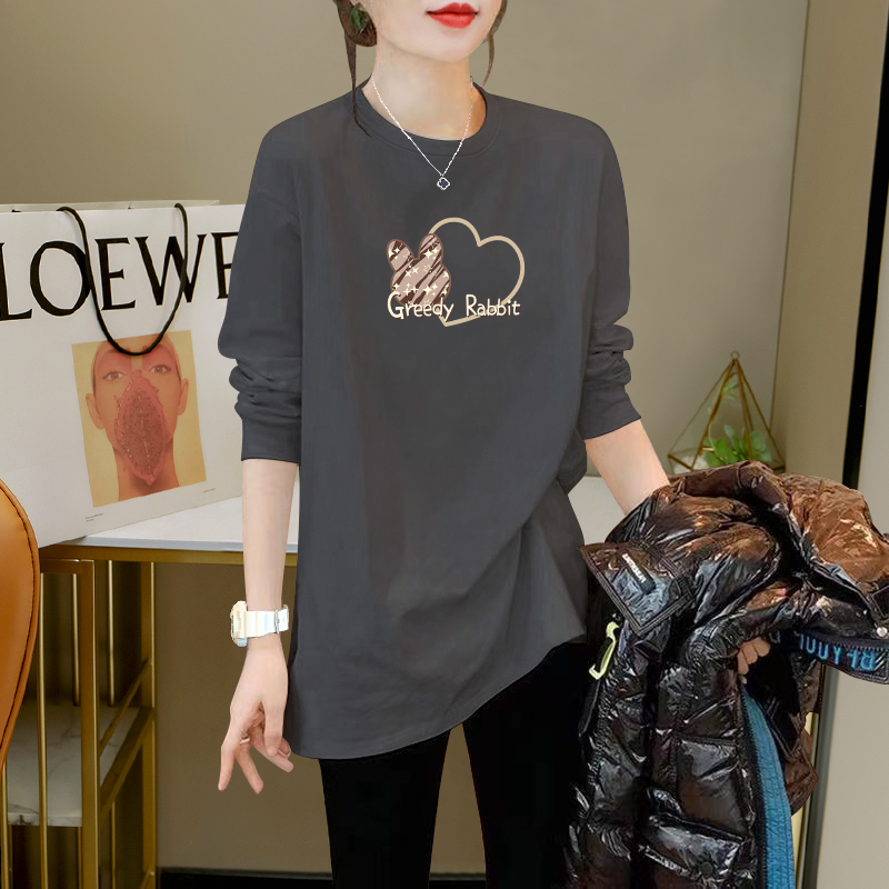 High-End Gray Mid-Length Loose-Fitting Base Shirt for Women, Layered with Stylish Design, Fashionable Long-Sleeved Top