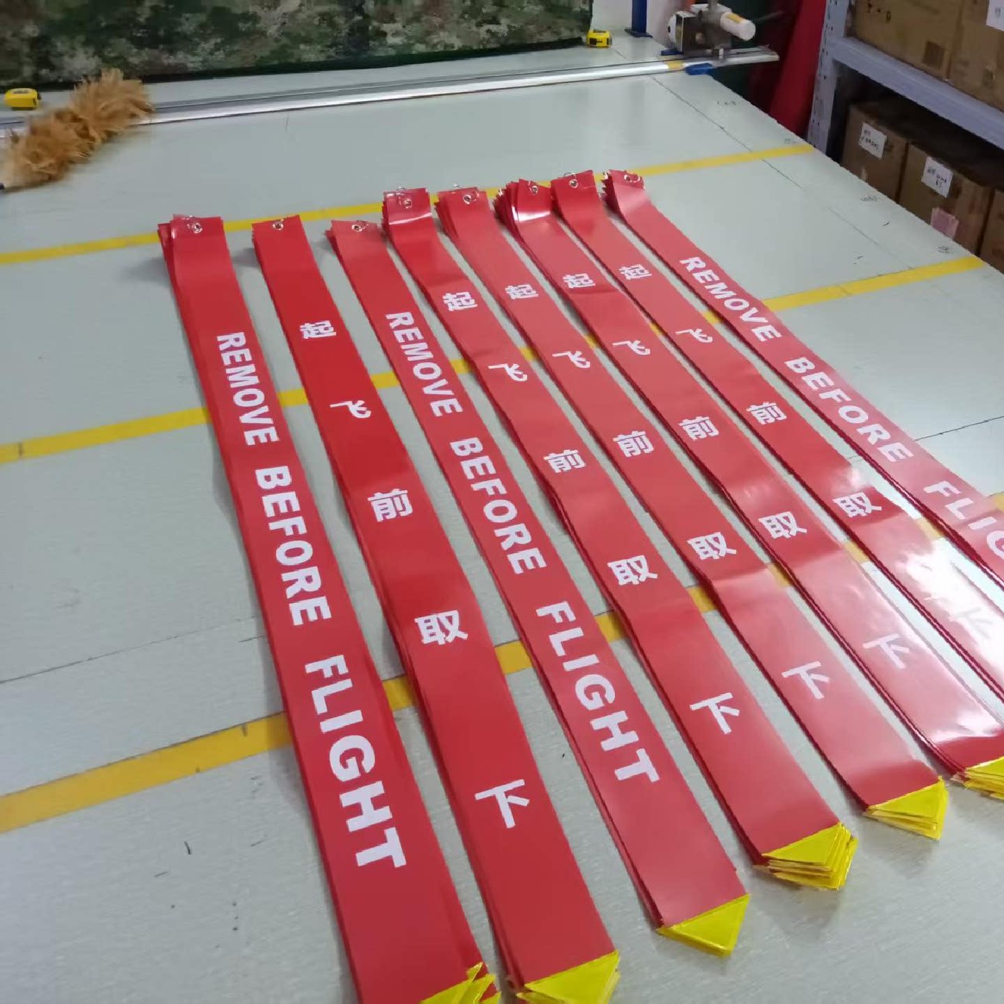 飞机起飞前为何要取下飘带?如何选择合适的警示旗?-丝带-淘宝百科网