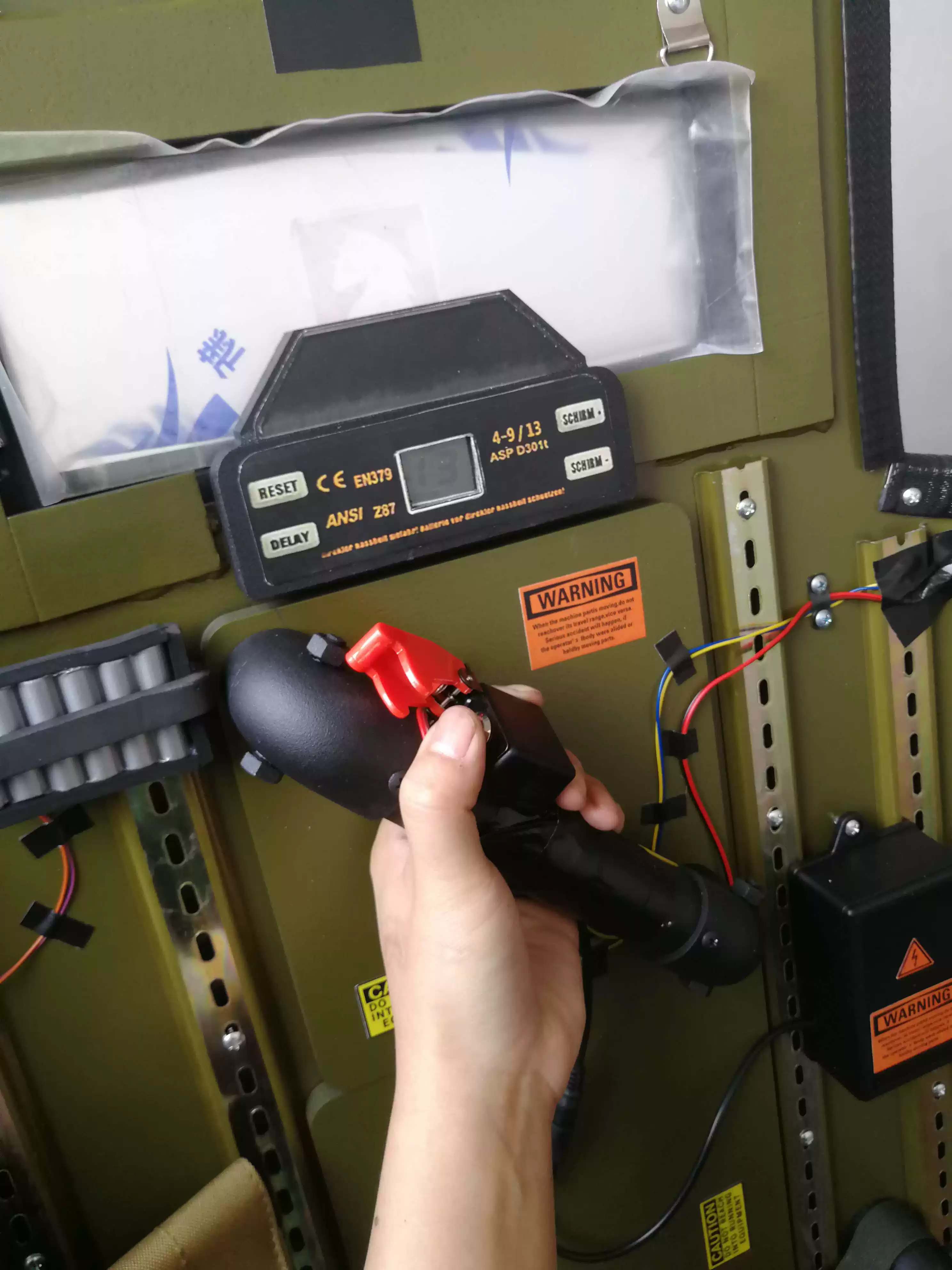 彩虹六号围攻Cos道具 R6S G52闪光盾牌 Cos闪盾铝制盾体 模玩周边Cos服饰 游戏角色扮演道具-Taobao-Tmall