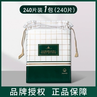 Мокрый нанесите хлопок и нанесите свое лицо.