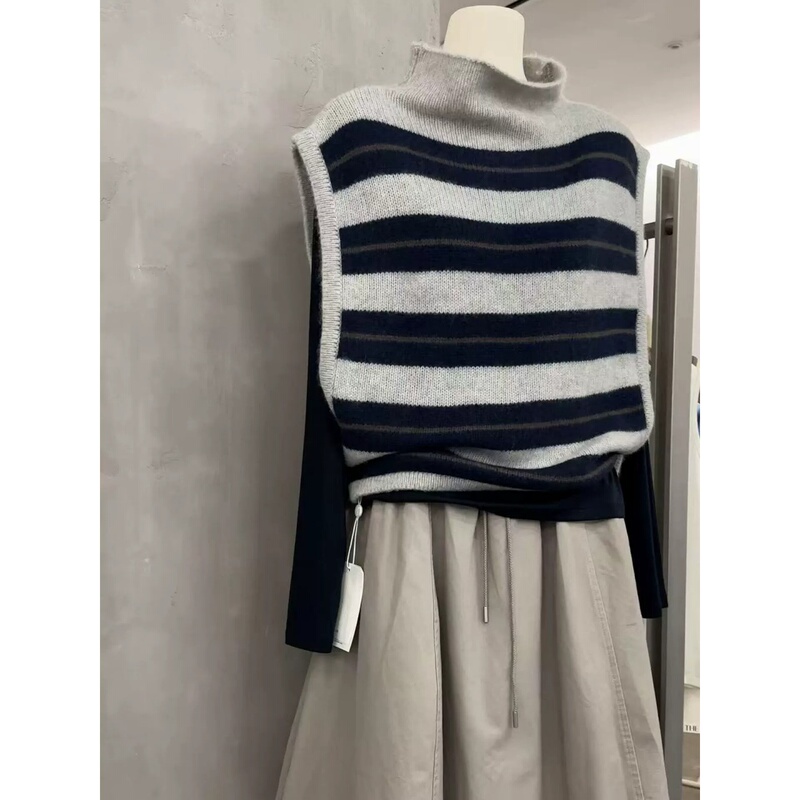 Designed with a Retro Black and Gray Striped High-Neck Sleeveless Knitted Vest for Women to Wear Outside in Autumn and Winter and Inside as a Sweater Vest Designed with a Retro Black and Gray Striped High-Neck Sleeveless Knitted Vest for Women to Wear Outside in Autumn and Winter and Inside as a Sweater Vest