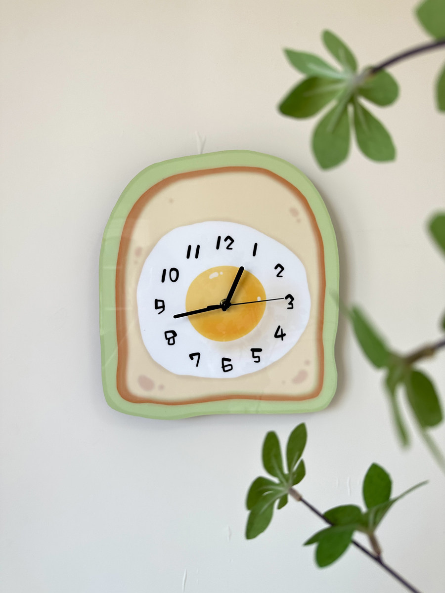 Креативные настенные часы в виде мультяшного яичного тоста для декора ресторана и гостиной, бесшумные настенные часы