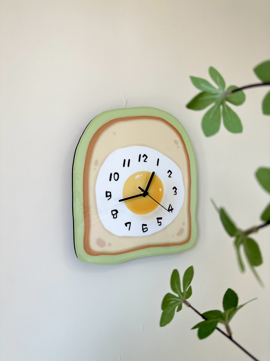 Креативные настенные часы в виде мультяшного яичного тоста для декора ресторана и гостиной, бесшумные настенные часы