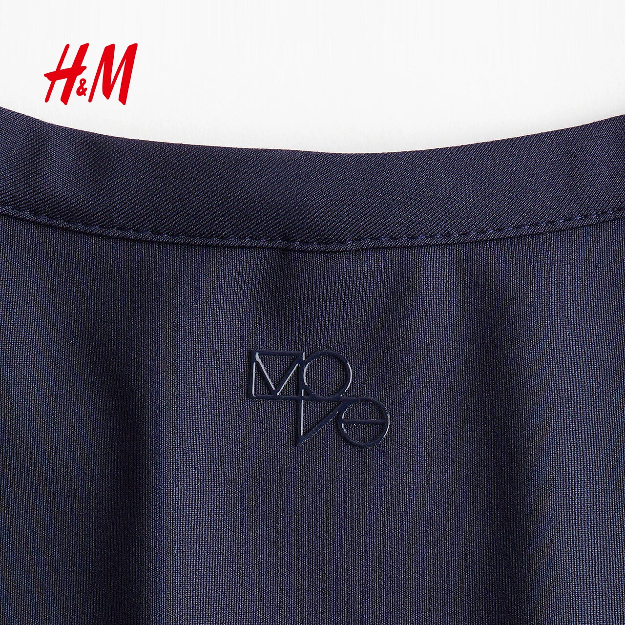 «H&M MOVE DryMove™» Спортивная женская укороченная майка весной 1123621