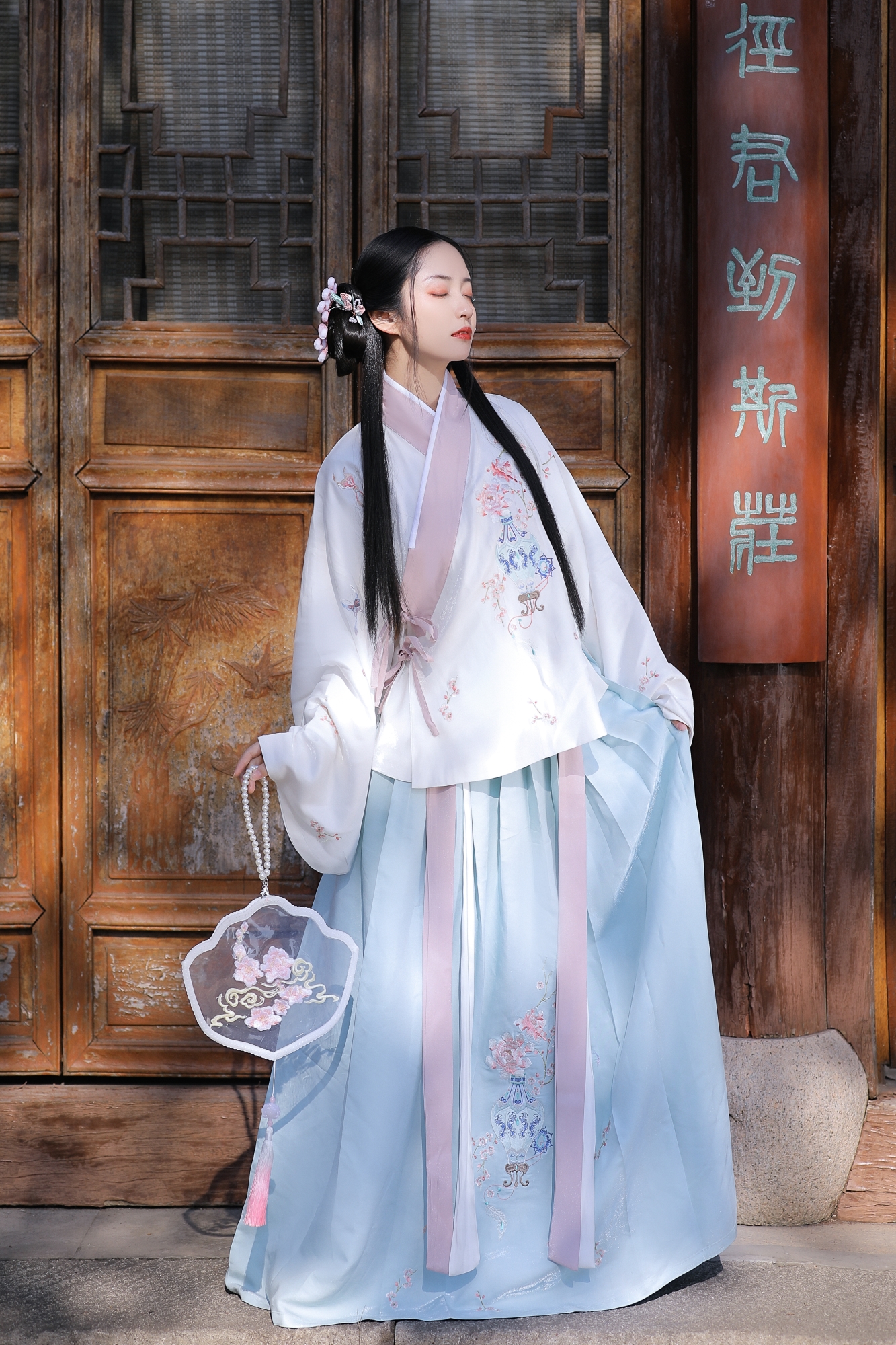 (Spring tail) Fu Silk Yizhuang original Hanfu short jacket embroidered treasure vase