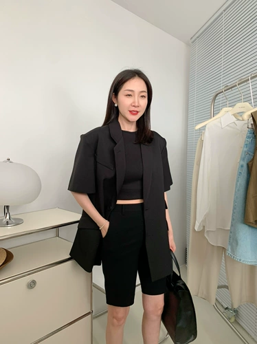 Черный тонкий костюм, небольшой комплект, короткий рукав, в стиле Шанель