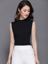 Yang Li sleeveless topper woman in the menu with black ice wire knit jersey bottom T-shirt star wearing the same vest outside