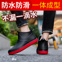 Fashion rain shoes mens middle tube waterproof shoes womens low-top rubber shoes light non-slip kitchen water shoes mens rain boots short tube overshoes