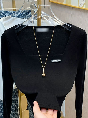 Сексуальный небольшой дизайнерский приятный телу лонгслив, квадратный вырез, облегающий крой, тренд сезона