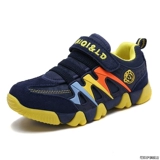 Профессиональная ограждающая обувь детей изучает ограждение спортивные обувь студент -ограждение конкурс ограждения мальчики и девочка. Обувь