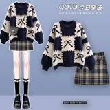 Красный трикотажный свитер, демисезонный комплект, милая мини-юбка, в стиле Шанель, 2023