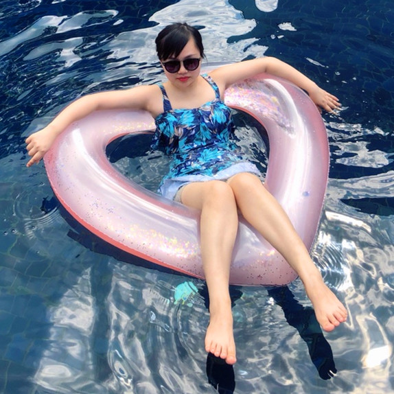 ins net red shooting props large sequin rose gold love swimming ring Inflatable heart-shaped floating row floating ring sitting ring