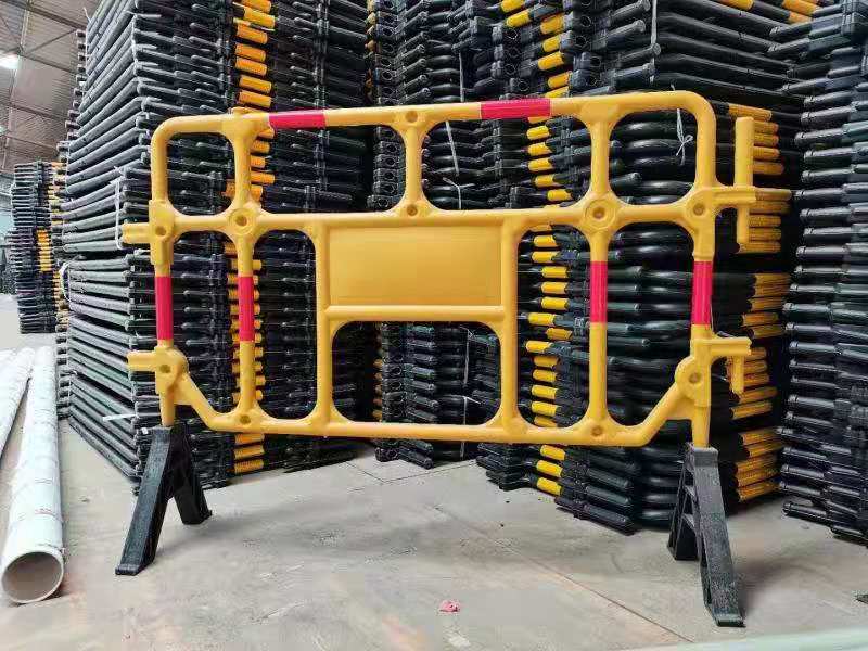 Glue Horse Guardrails Plastic Black Kunming High Toughness PVC Guardrails Construction Isolation Fence Road Repair PE Gluma-Taobao