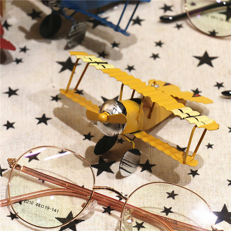Retro made of old glasses Shop Exhibition Cabinets Decoration Bouquets Sunglasses Display Small Props Sunglasses Myopia glasses Show shelves