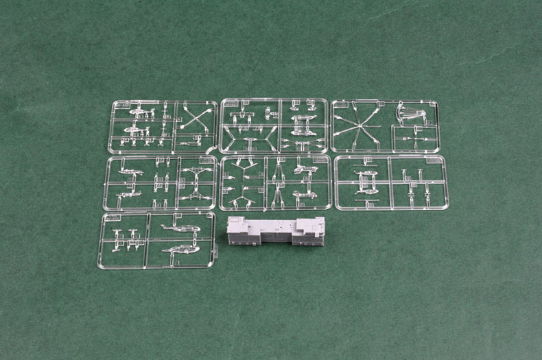 Корабль 小号手 1/700 美国海军埃塞克斯号两栖攻击舰 83403 Trumpeter