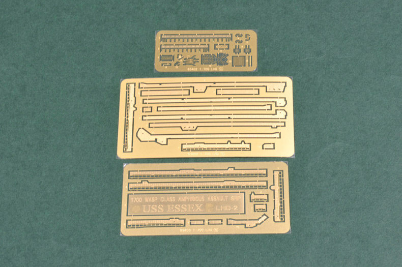 Корабль 小号手 1/700 美国海军埃塞克斯号两栖攻击舰 83403 Trumpeter