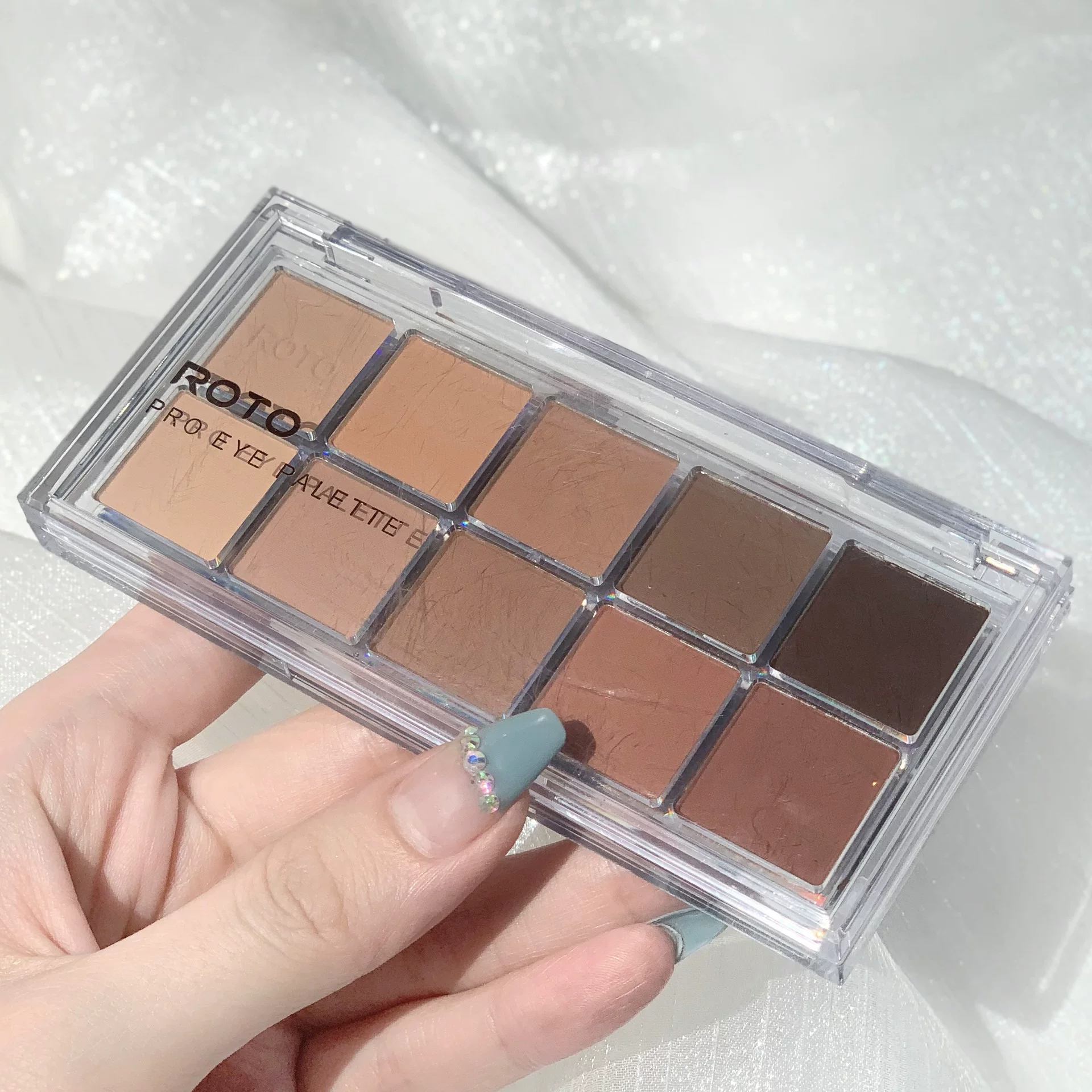 ROTO Smoky makeup light European and American style silver horn king eyeshadow palette black blue cool tone cement palette niche brand