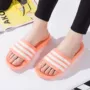 Adidas adidas giày nữ 2019 hè mới đích thực dép đi biển bình thường một đôi dép nữ - Dép thể thao crocs chính hãng