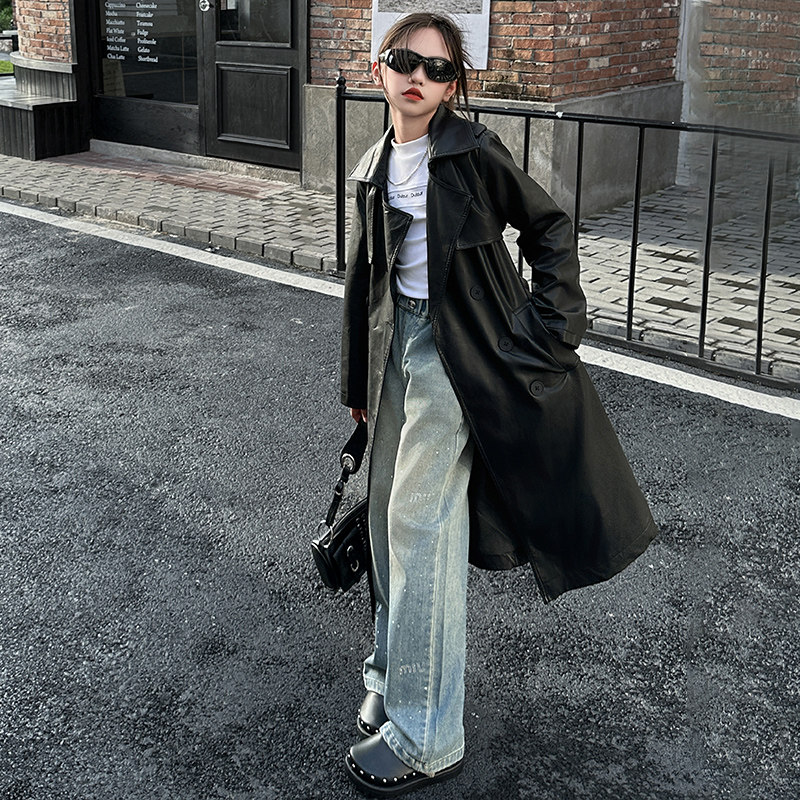 2025年新风尚：女童黑色PU皮『风衣』长款的秘密