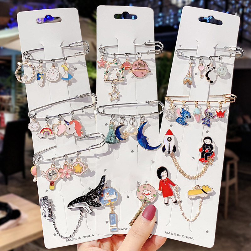 Cute Day Family Chest Pins and Tide Anti-Walk Light Buckle Individuality Buckle Pin Fixed Dresses Cartoon Do N't Kits Bag Accessories Women