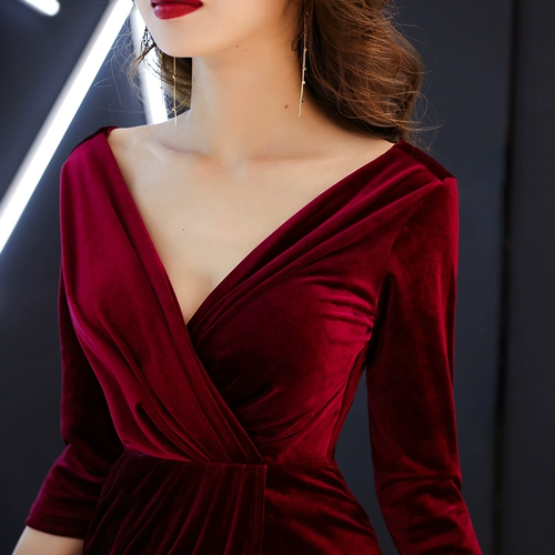 Элитное красное бархатное демисезонное длинное вечернее платье, яркий броский стиль, премиум класс, длина макси