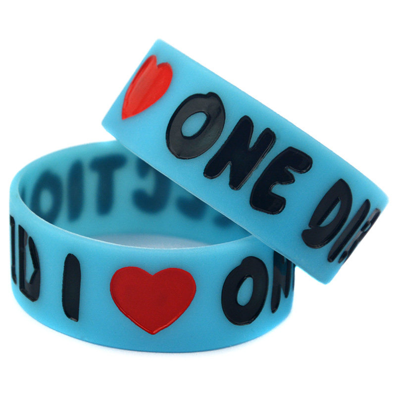 Glow-in-Dark 'I Love 1D' Bracelet - Relive One Direction Memories! - Detail image 2