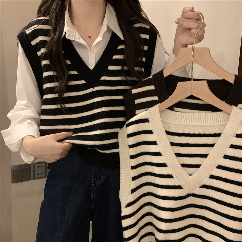 V-Neck Striped Knitted Vest for Women 2026 New Spring and Autumn Thin Sleeveless Vest Layered College Style Top