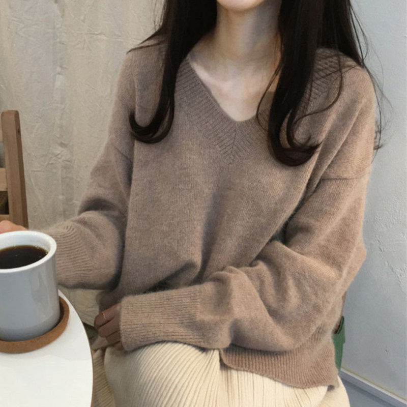 Knitted undershirt blouses woman 2022 spring autumn new Korean version loose and lazy inins wind set head large V collar fur coat wave