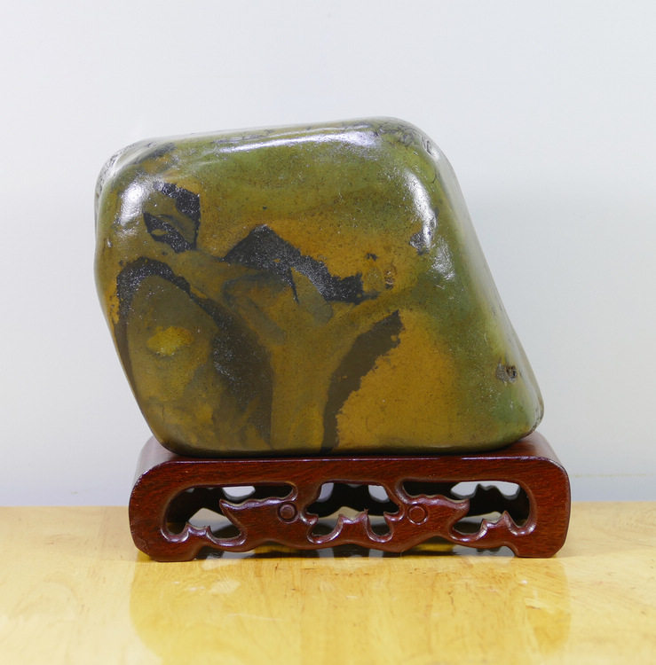 Natural water punching chic stone Davized jade Grand Bay stone hand playing stone original stone sightseeing stone Sightseeing Stone of the Village Road