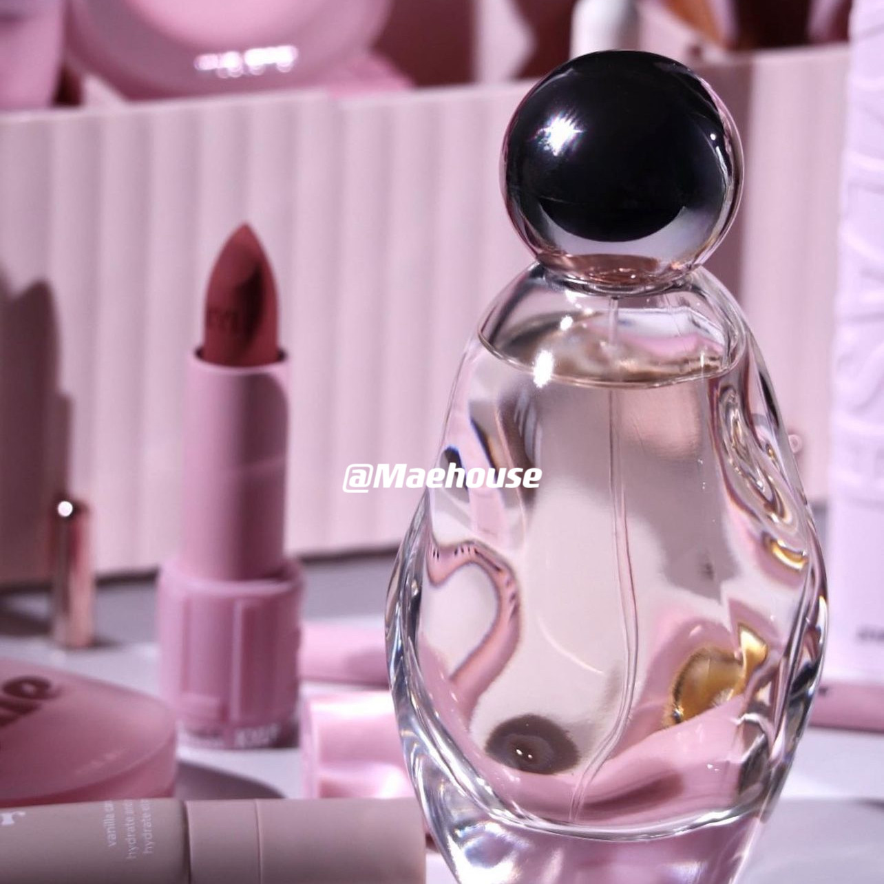 救命！这瓶Kylie Jenner新香水也太有戏了吧！！！_香水_淘宝美妆网