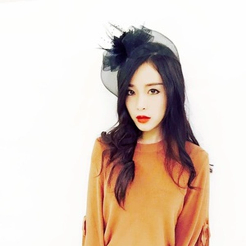 Ужин, женщина, европейская ретро -корт, леди, голова ювелирных украшений, ночное платье, шляпа