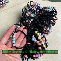 Около 100 разноцветных резинок для волос из бисера.