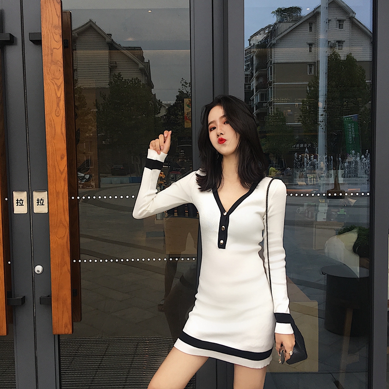 2022 Spring-autumn new V-collar collage with long sleeves thin knitted foreign dress with lean-on-the-bottom-skin-coated hip skirt