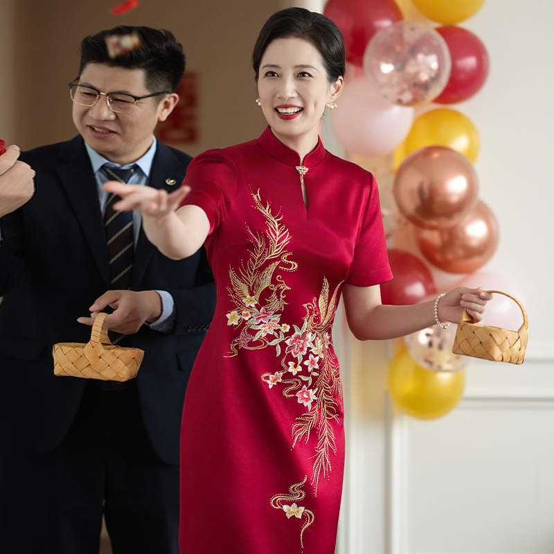 High-End Mother-In-Law Wedding Banquet Outfit 2026 New Elegant Acetate Mother's Wedding Dress Engagement Cheongsam Wedding Dress