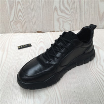 Clearance handling 19 autumn new leather mens shoes lace-up round head stitching comfortable leisure sports breathable board shoes