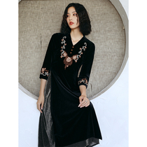 Golden velvet mother dress women 2021 autumn and winter New V collar slim size retro temperament National Style Women