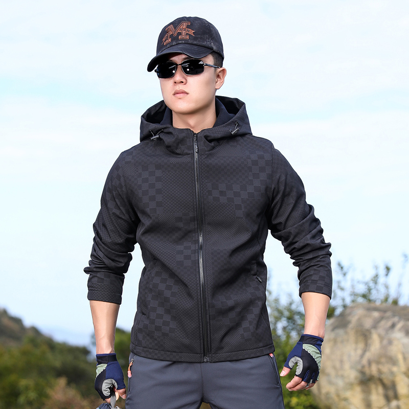 Outdoor Fashion Hooded Softshell Jacket Men's Top Sports Fleece Jacket Men's Jacket Windproof and Warm Spring and Autumn