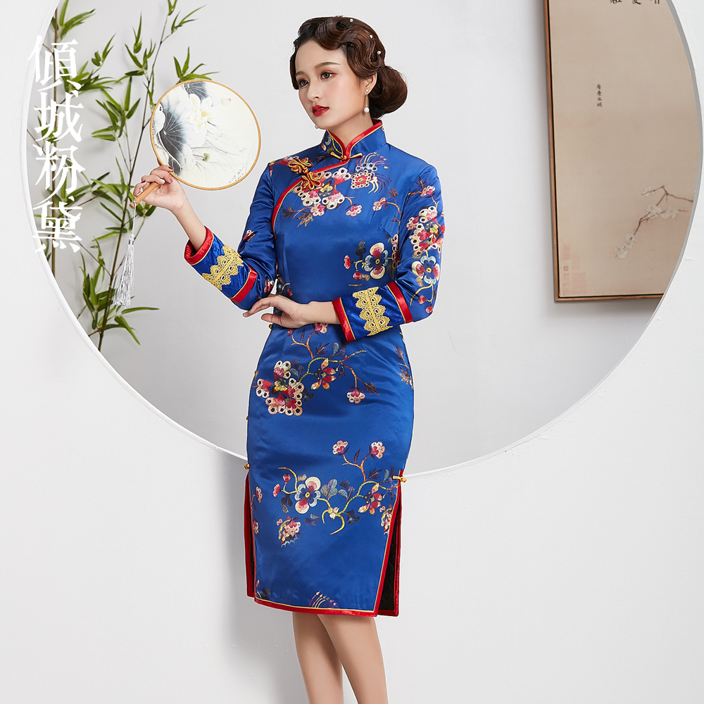 Silk quilted cheongsam, elegant long dress for mother, 2021 collection Silk quilted cheongsam, elegant long dress for mother, 2021 collection