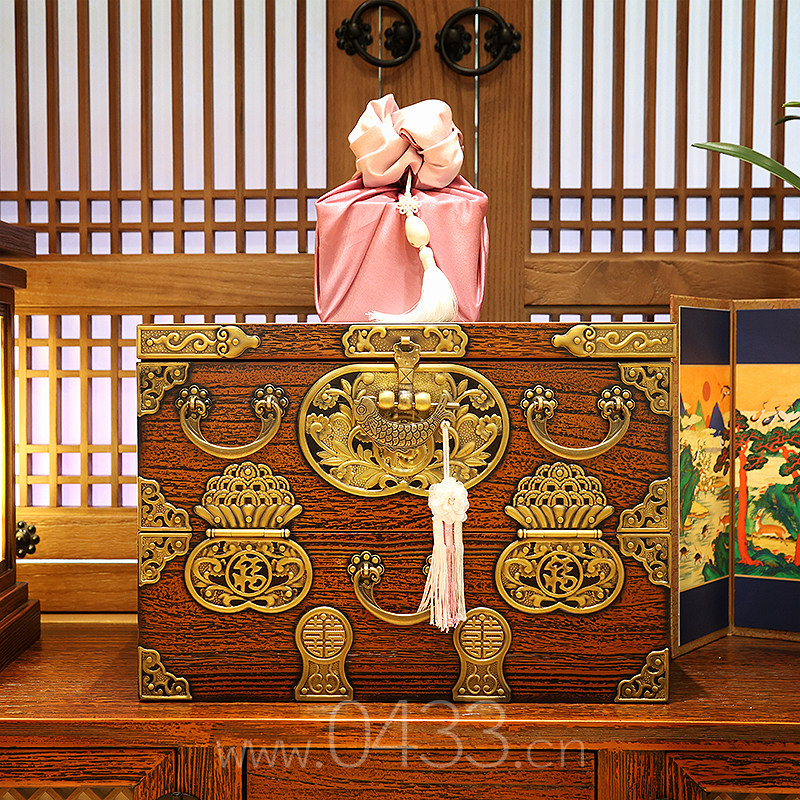 Korean wedding box: cultural heritage and beautiful meaning of
