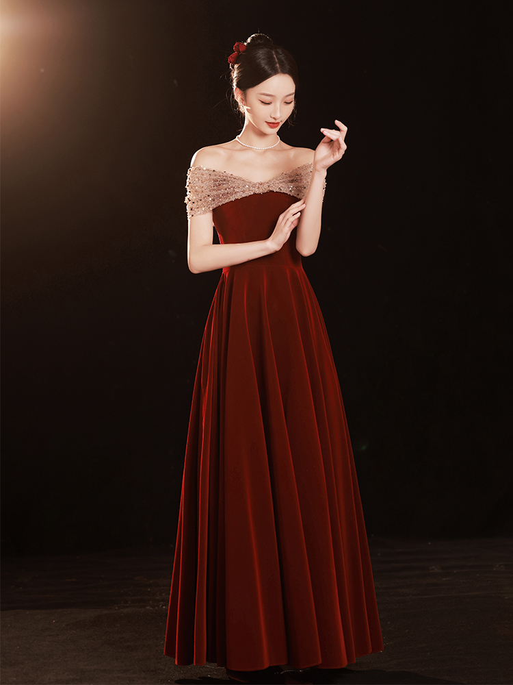 Red colored advanced evening dress, summer skirt, high-quality style, open shoulders Red colored advanced evening dress, summer skirt, high-quality style, open shoulders
