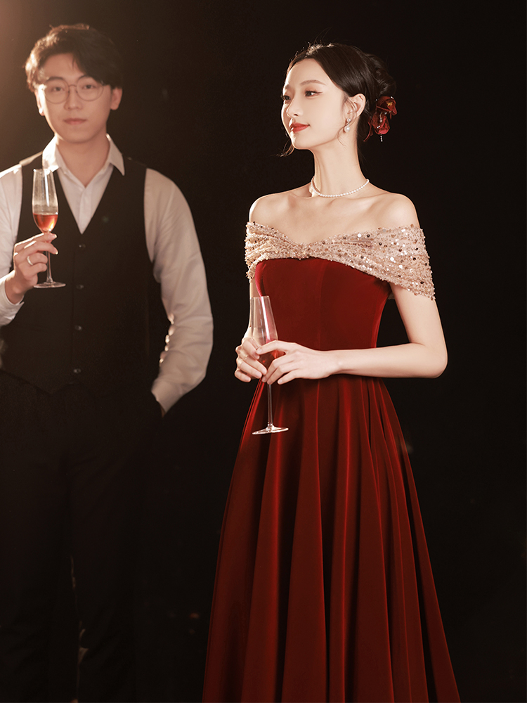 Red colored advanced evening dress, summer skirt, high-quality style, open shoulders Red colored advanced evening dress, summer skirt, high-quality style, open shoulders