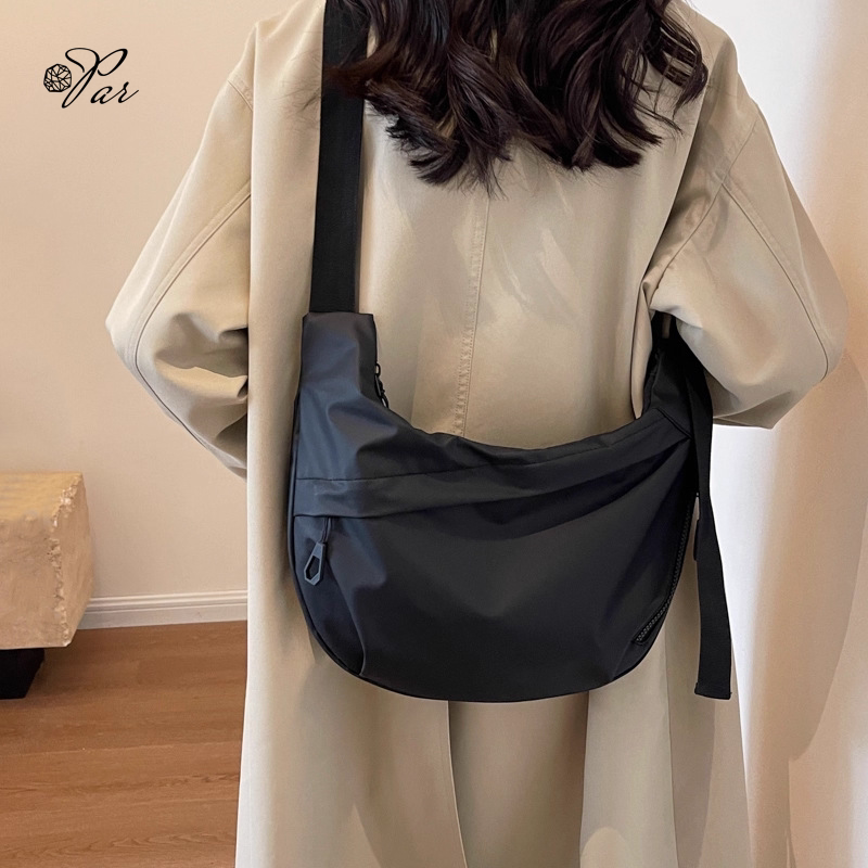 2026 new large capacity waterproof commuter bag