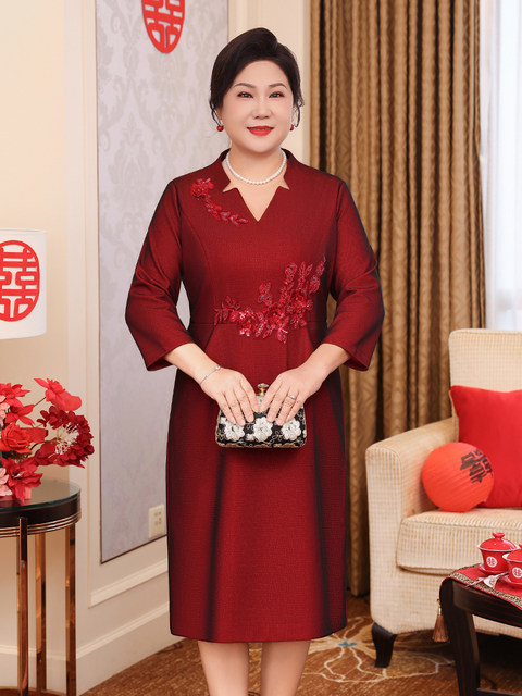 High-End Mother-Of-The-Bride Evening Gown with Shawl, Elegant and Noble Banquet Dress for the Mother-In-Law, Stylish and Noble Toast Dress